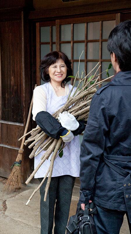 密かに欲求不満を抱えながら悶々と暮らしている 一見真面目な地方のおばさん 12人4時間 サンプル画像 6