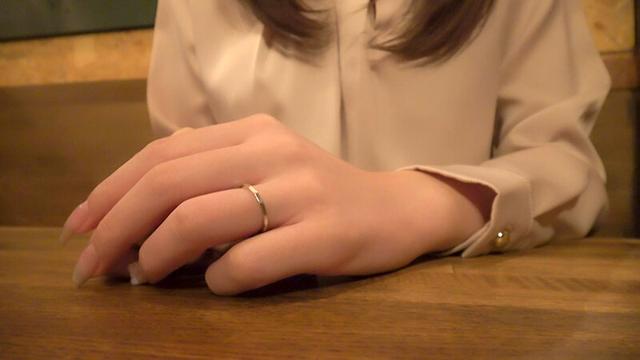 完生妻 関西で知り合った美脚スレンダー若妻 あかり（25） 花里アカリ サンプル画像 1