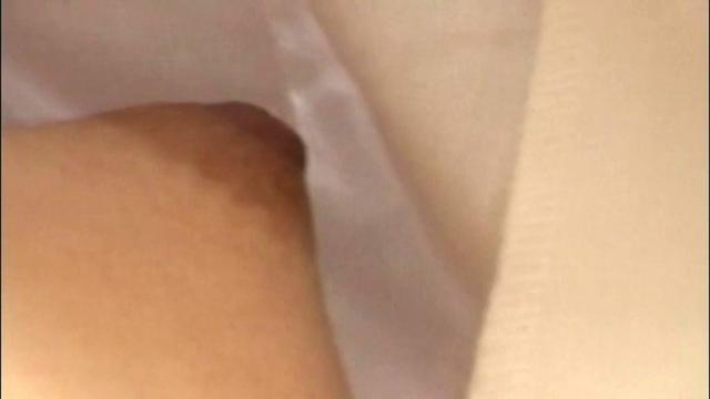クールビズでスクブラ全開！乳首が見えている今どきJ○盗撮 サンプル画像 10