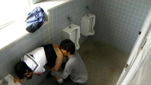 SNSに流出した校内盗撮 風紀の乱れた学園 サンプル画像 4