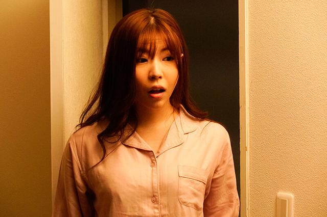 夫の後輩は●校時代に憧れていた先輩！？久々の再会で芽生えた感情を抑えることが出来ず卑しい女に成り下がった人妻 南條みや子 サンプル画像 1