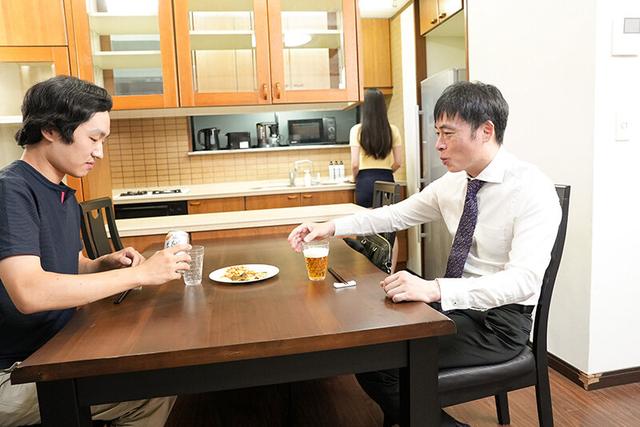 仕事の手柄だけではなく内気で純情な妻をも会社の上司に奪われた哀れで惨めな男の物語 竹内美涼 サンプル画像 6