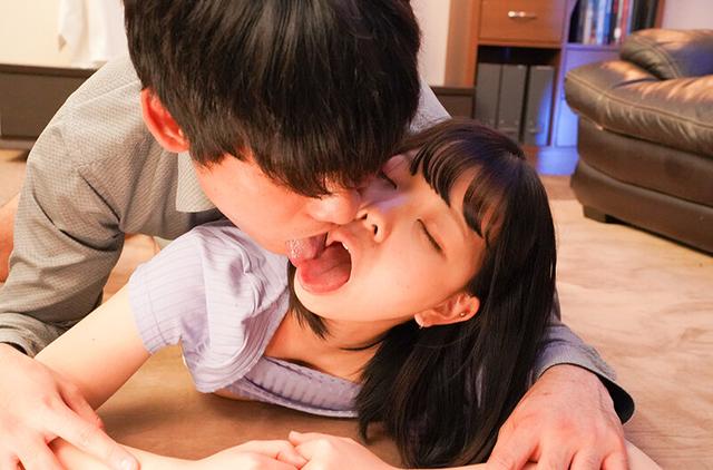 泣く泣く不倫セックスしたらエロが開花しました 森下ことの サンプル画像 9
