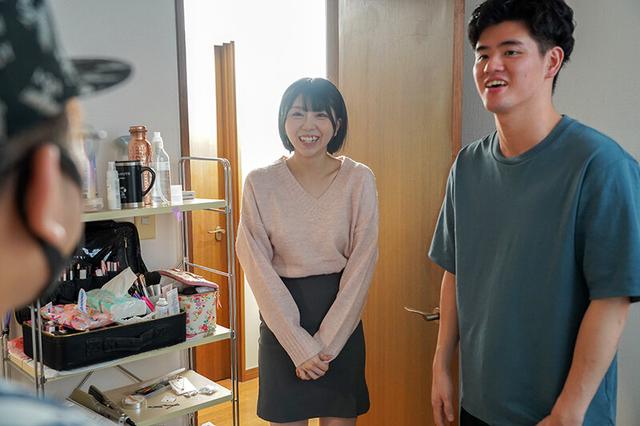 恋するAV女優と厳しい社会の現実を知ったマネージャーの物語 渡辺まりか サンプル画像 1