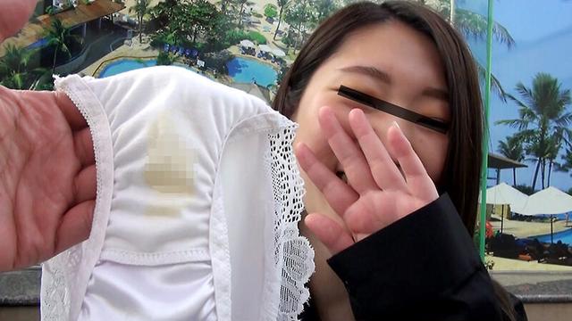 素人のオマ〇コのエキスがたっぷり染み込んだ脱ぎたて生パンティーを売ってもらいました！！ 8 サンプル画像 12