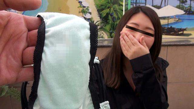 素人のオマ〇コのエキスがたっぷり染み込んだ脱ぎたて生パンティーを売ってもらいました！！ 8 サンプル画像 9