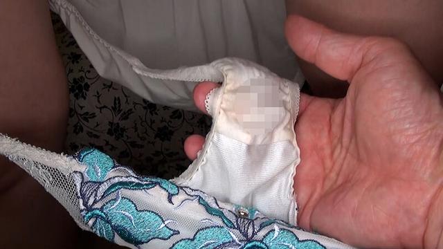 使用済み下着売り子の今はいてるパンティーをおねだりゲット！！ サンプル画像 11