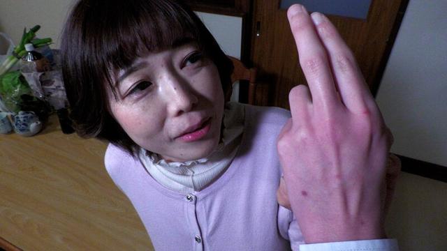 背徳の親子糞「うんこ出ちゃうでしょ…そんなに母さんの臭いお尻の穴拡げたら」大滝美香子 サンプル画像 3
