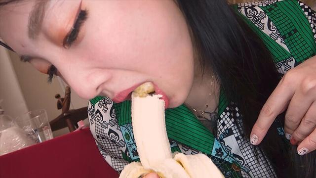 唾と咀嚼 M男を唾液で溶かす女王様 サラ女王様 サンプル画像 12