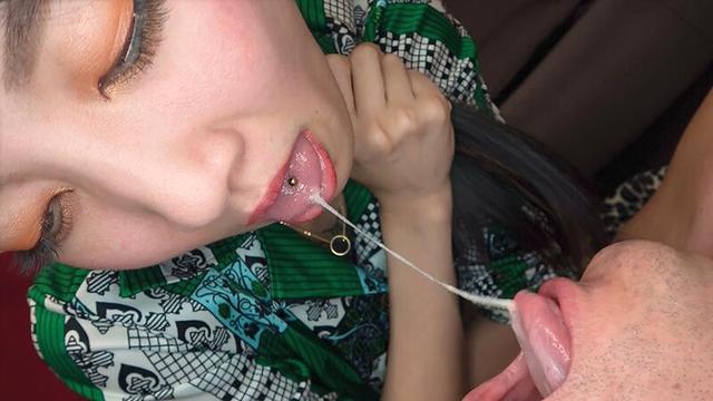 唾と咀嚼 M男を唾液で溶かす女王様 サラ女王様 サンプル画像 14