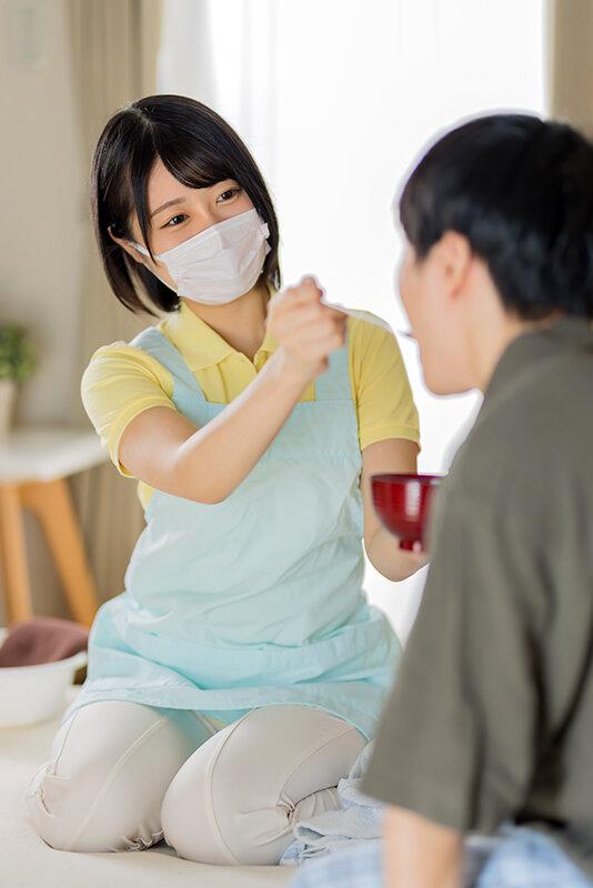 出張介護士を自宅に呼んだら気弱で真面目な巨乳介護士がやってきた！当然セクハラしても文句言わず…。それどころかマスク下の本性は超エロ女で恥ずかしがりながらも発情！ 如月ゆの サンプル画像 2