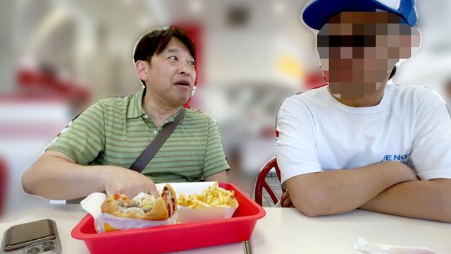 ロスで有名なイン●●トバーガーの痩せ巨乳ウエイトレスを待ち伏せナンパして謝礼交渉でどこまでやってくれるのか？ジェンナ（31） サンプル画像 2