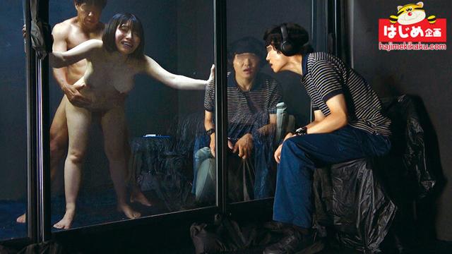 残酷ミラーゲームに負けるとエロ罰ゲーム あじわった事のないデカチンで清楚な若妻達が隣に旦那がいる状態でもおかまいなしで中出しSEX！なんとオカワリしてきた若妻も！！15 サンプル画像 7