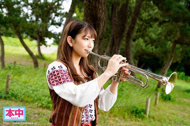 夢？それとも就職？ 将来に悩む就活中の現役女子大4年生が好きな事に踏み出したくて思い切って中出しAVデビュー！！ 桜坂りんか サンプル画像 1
