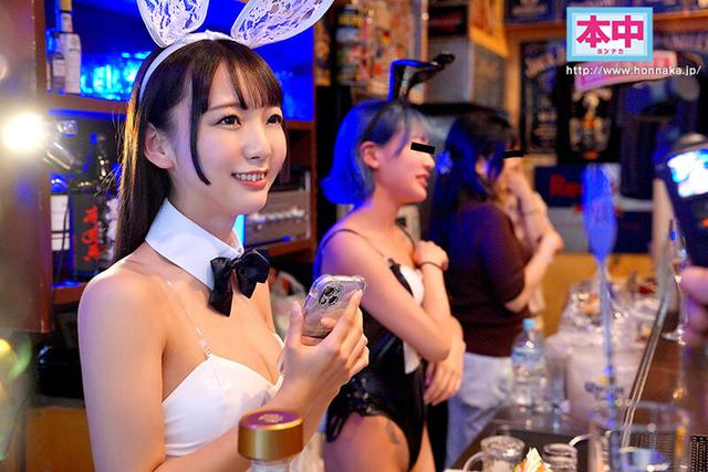 新人！都内で話題沸騰！飲んでも絶対勃たせてくれる中出しOK エロカワバニーガルバ店員AVデビュー！！ あおい藍 サンプル画像 1