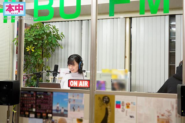 MCボイスと喘ぎ声どちらがお好きですか？顔出しNGだった隠れ美少女な地方局ラジオMCが中出しOKした日 この声聞いたことある！新人 愛葉陽葵 AVデビュー サンプル画像 2