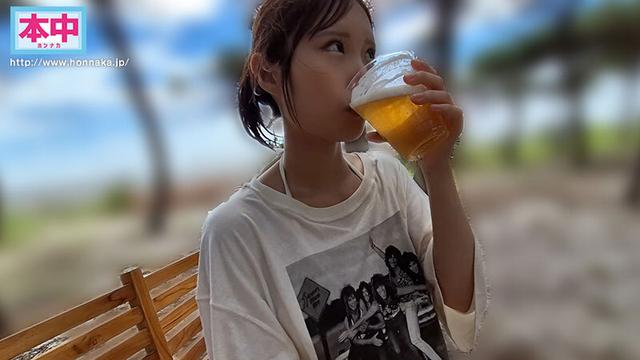 たぶん僕の事を好きなバイト先の妹みたいな女の子に海デートに誘われた。 無邪気に遊ぶ姿が可愛いけど、女としては意識してなかったのに 若いおっぱいで（推定Eカップ）時々、無意識誘惑してくるので、なんかこの娘とHできるならしたくなってきて、ビーチにテン… 鈴の家りん サンプル画像 2