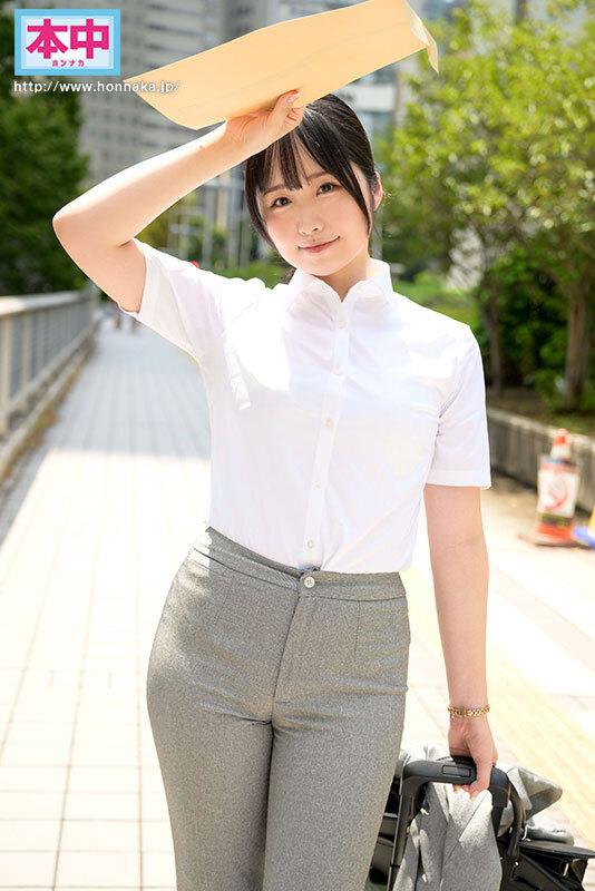 私、就活の合間にAV出演します 地方から企業面接のために上京して来た女子大生。面接と面接の空き時間に中出しAVデビュー！！ 南紫音 サンプル画像 1