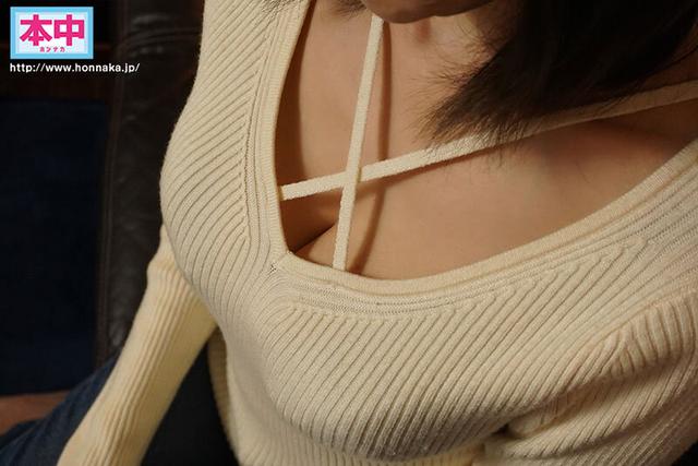 旦那の不倫で家出した叔母さんが僕の家に入り浸り…人妻のJcupおっぱいと寂しげな表情に欲情して中出ししまくった1週間の出来事。 JULIA サンプル画像 2