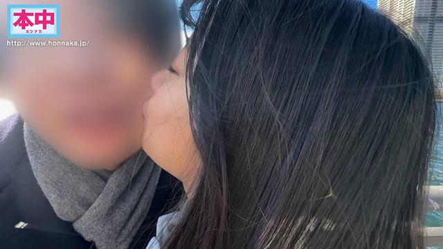 息子と妻が実家に帰省中、息子が通う保育園の可愛いと思っていた小柄な保育士さんをダメ元でデートに誘ったら、初めは断られたけど、次の日にやっぱりOKですと連絡がきて、横浜でデートして、近くのホテルに連れ込んだら、彼女も期待していたのかすごく嬉しそうで… 北岡果林 サンプル画像 1