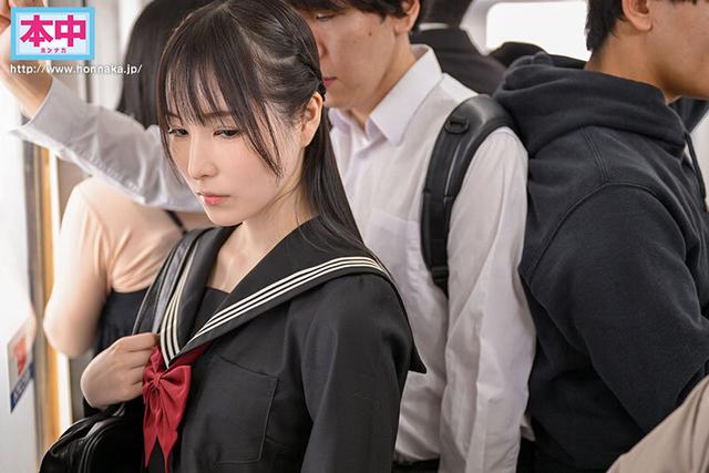電車通学中、こっそり痴●中出しさせてくれるクラスメイトの香水さん 香水じゅん サンプル画像 1