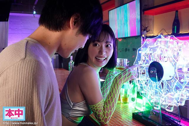 クラブで出会ったお姉さんに誘惑挑発され密室に連れ込まれてブリンブリン尻でバンバン腰振りダンスにドピュッ！と中出しが止まらない！！ 美谷朱音 サンプル画像 1