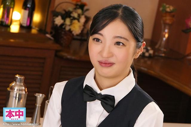 新人性欲強め女性バーテンダーAV女優になった同級生を追って本物中出しデビュー！！ 松島れみ サンプル画像 1