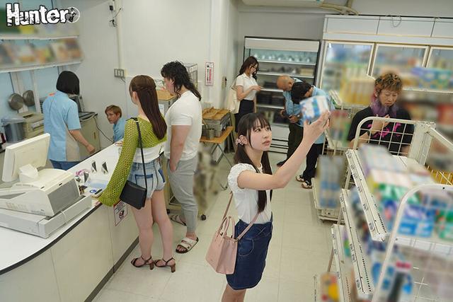 世界を揺るがすバグ技を見つけた俺は、時間を止めたり、感度をあげたり、設定を書き換えたり…スケベ無双になりました。 サンプル画像 2