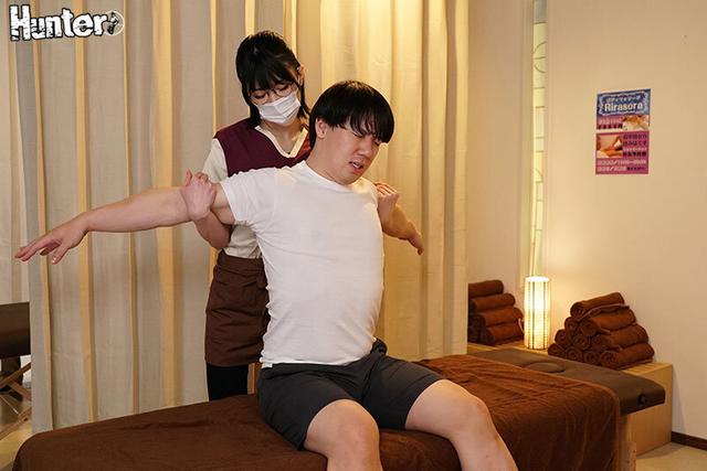 【60分2980円健全マッサージ店】 疲れが取れず出張整体も依頼すると、まさかまさかの痴女Jcupセラピストに様変わり。我慢できず空出張不倫マッサージ。 辻井ほのか サンプル画像 1