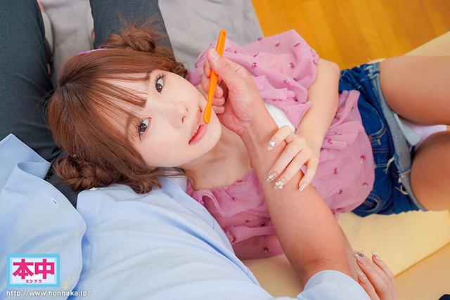 【VR】幼なじみはAV女優の松本いちか ちょっと小生意気な幼馴染の後輩を僕の家に泊めてあげた5日間の同棲性活 5日間日替わりアングル特化（顔面特化・地面特化・立ち特化・座り地面特化・天井特化） サンプル画像 4