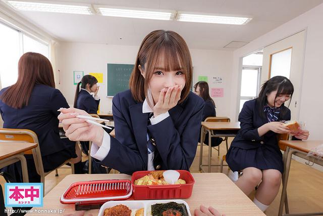 【VR】席替えVR 男は僕ひとりだけのクラスであの子もこの子も僕の隣の席をねらってる！？ 松本いちか サンプル画像 2