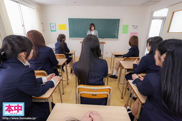 【VR】席替えVR 男は僕ひとりだけのクラスであの子もこの子も僕の隣の席をねらってる！？ 松本いちか サンプル画像 3