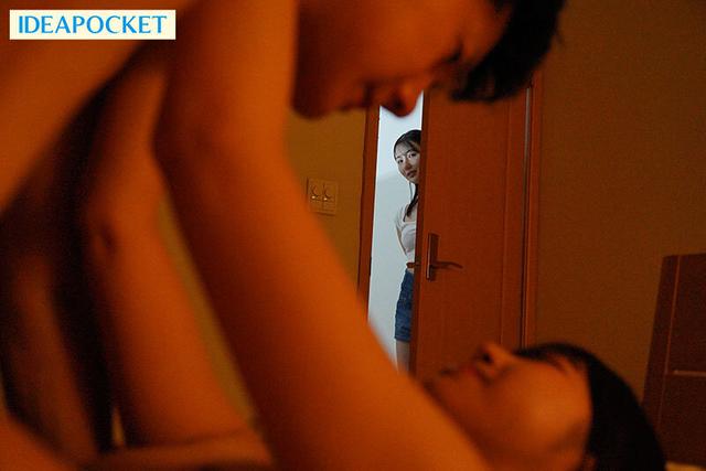 ノーブラ浮き乳首を無意識アピールしてくる彼女の巨乳お姉さんの天然スケベ誘惑SEX ボクをダメにするFcup神乳を全力揉みまくり 藤咲舞 サンプル画像 3