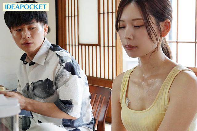 夏の終わりの汗だく中出し性交 人妻になったお従姉ちゃんの無防備な色気にボクは理性を抑えられず…。 明里つむぎ サンプル画像 1