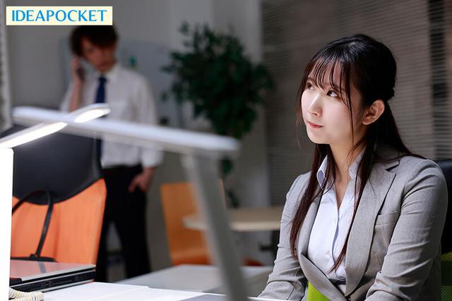 僕の恋人が家で待ってるのに、 終電逃がし後輩女子社員の家に泊まる流れに…ノーパンノーブラ 部屋着に興奮した絶倫のボクは一晩中ヤりまくった。。。 役野満里奈 サンプル画像 1