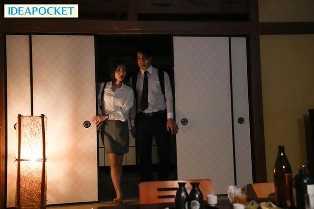 僕が惚れてた社内のアイドル女子社員が、出張先ホテルの部屋飲みでクズ上司達に廻されていた。 桃乃木かな サンプル画像 2