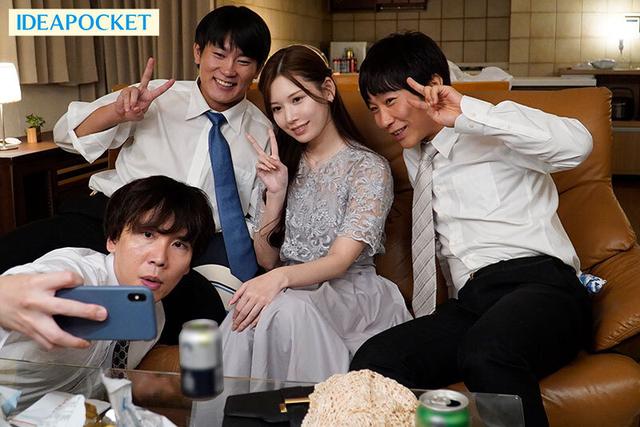 「皆でHしようよ」 結婚式の二次会宅飲みで発情したヤリマン未婚女が男全員喰う。 怒涛の精子搾り取り！！ 明里つむぎ サンプル画像 2