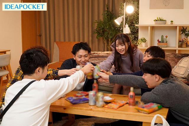 「女1人で参加したのが間違いでした…」 宅飲みで同級生達に廻された女子大生。 佐々木さき サンプル画像 1