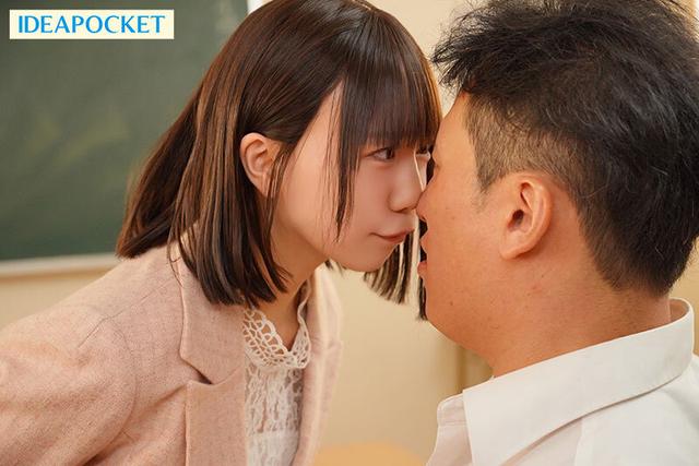 見た目は少女、中身はビッチな合法ロリ女教師は生徒をロリコンに目覚めさせてしまう 日向由奈 サンプル画像 4
