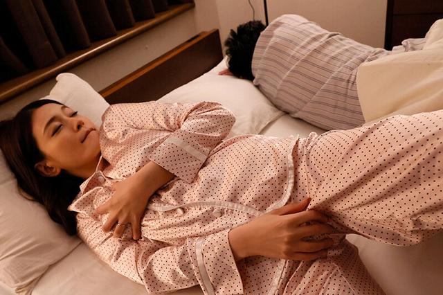 「叔父さんとはセックスレスなの…」美人で優しいけど欲求不満な親戚の叔母 橘メアリー サンプル画像 14