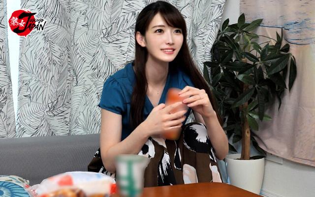 イケメンが人妻を部屋に連れ込んでSEXに持ち込む様子を盗み撮りしたDVD。019～強引にそのまま中出ししちゃいました～ サンプル画像 1