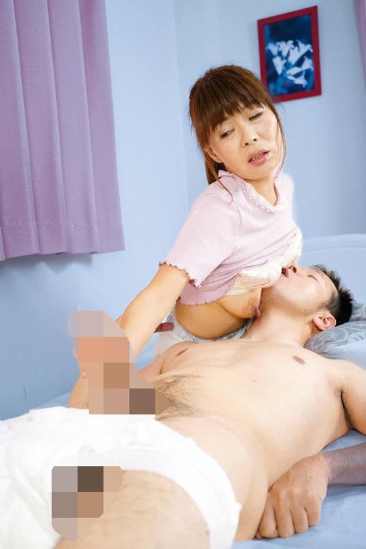 五十路熟女の授乳手コキ 12人 サンプル画像 6