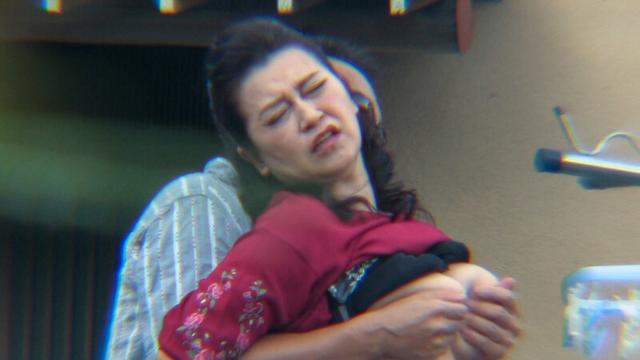 背後から熟乳人妻レ○プ サンプル画像 13