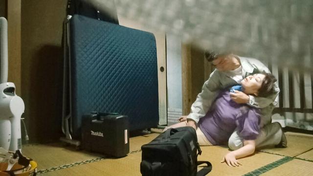 五十路人妻白昼レ〇プ サンプル画像 2