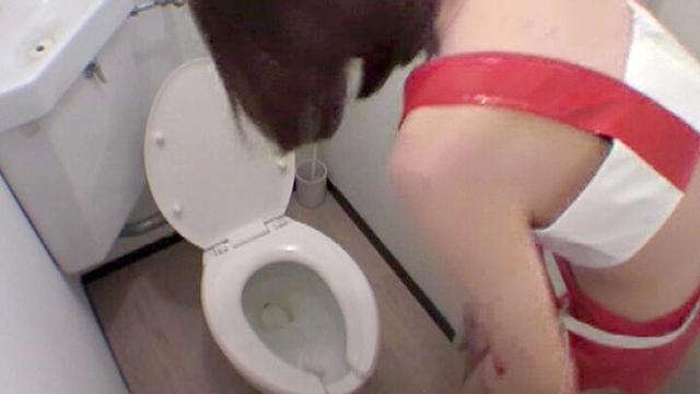 地方イベント会場のロッカールームトイレ盗撮映像4時間50人 サンプル画像 4
