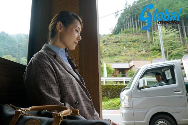 昭和 夫婦喧嘩で山奥の田舎村に出戻りした人妻。男たちとの肉体関係で乱れる貞操観念 人目のつかない場所で元彼と・母に内緒で助平な義父と・かつて童貞を奪った酒屋の息子と 西園寺美緒 サンプル画像 1