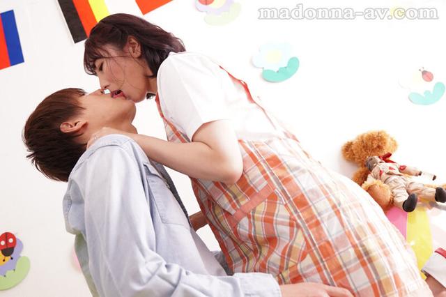 現役保育士の人妻第2弾！！初官能ドラマ！！！ 母の友人 篠宮祐希 サンプル画像 2