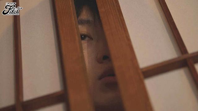 夏の田舎は死ぬほど退屈で…無防備なデカ乳で誘惑する汗だく豊満妻の下品な童貞喰い 武田怜香 サンプル画像 2