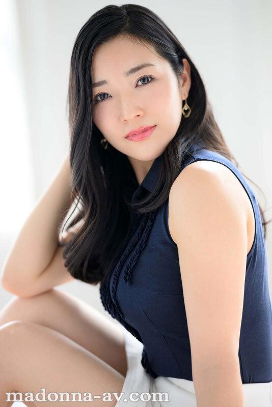 元キャビンアテンダントの人妻 東条実澪 34歳 AV DEBUT 不倫を求める潤んだ瞳、結婚3年目の淫らな決意―。 サンプル画像 1