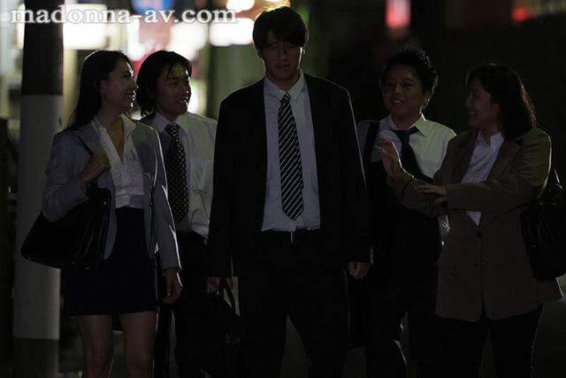 会社のアラフォー女上司に《終電後》に持ち帰りされて、搾精され続けた週末―。 佐田茉莉子 サンプル画像 2